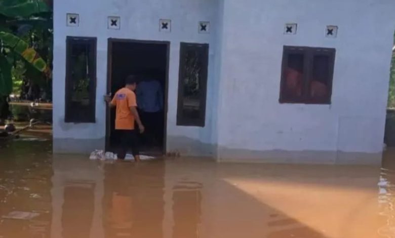 Banjir yang terjadi di Kabupaten Parigi Moutong, Sulawesi Tengah, Rabu (18/6/2025). (Dok.Kementerian Sosial/IST)