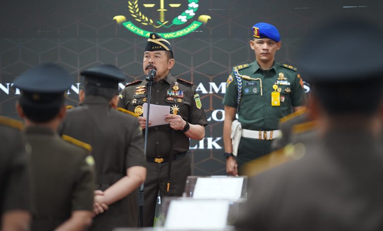 Jaksa Agung ST Burhanuddin menyampaikan amanat saat pelantikan pejabat Eselon II Kejaksaan Agung di Jakarta, Rabu (16/7/2025). (Foto: IST)