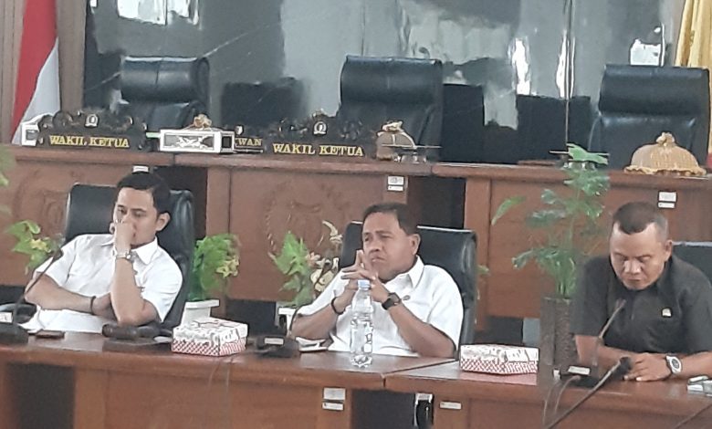 RDP DPRD Sigi membahas dugaan penolakan pasien di RSUD Torabelo, dipimpin Ketua DPRD Minhar Tjeho.