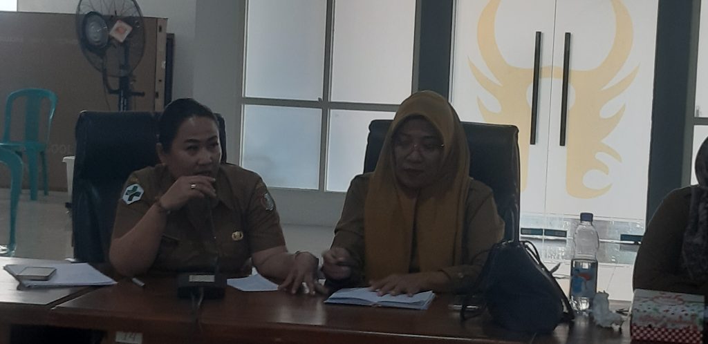 Kepala Puskesmas Lindu, Marniati, memberikan usulan pembangunan Pustu pada RDP di DPRD Sigi.