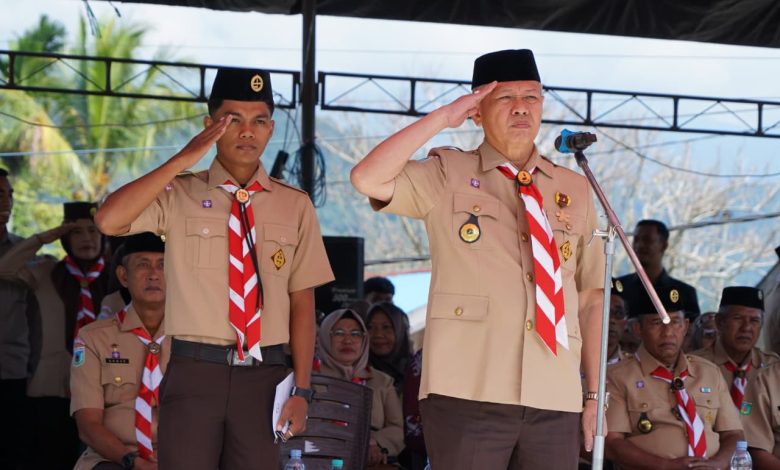 Bupati Sigi memimpin upacara Hari Pramuka ke-64 di Desa Bolapapu, Kecamatan Kulawi