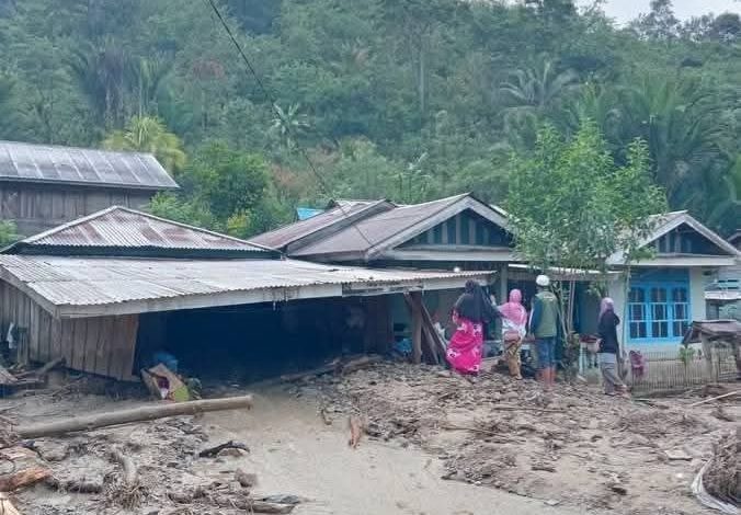 Rumah warga terdampak banjir bandang di Dusun III Desa Namo, Kecamatan Kulawi, Kabupaten Sigi