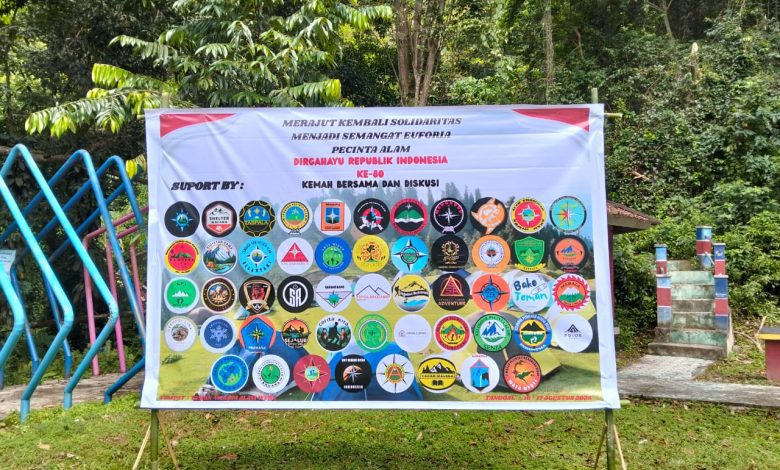 Spanduk komunitas pecinta alam dukung kegiatan 17 Agustus di Cagar Alam Wera Sigi