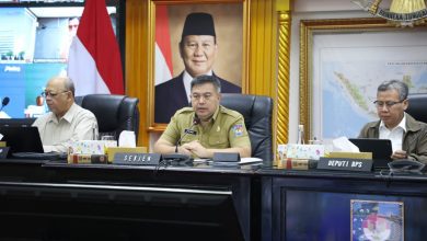 Sekjen Kemendagri Tomsi Tohir pimpin Rakor pengendalian inflasi dan program SPHP di Jakarta, 19 Agustus 2025.