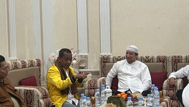 Bahlil Lahadalia bersilaturahmi dengan Ketua Utama Alkhairaat Habib Sayid Alwi bin Saggaf Aljufri di Palu.
