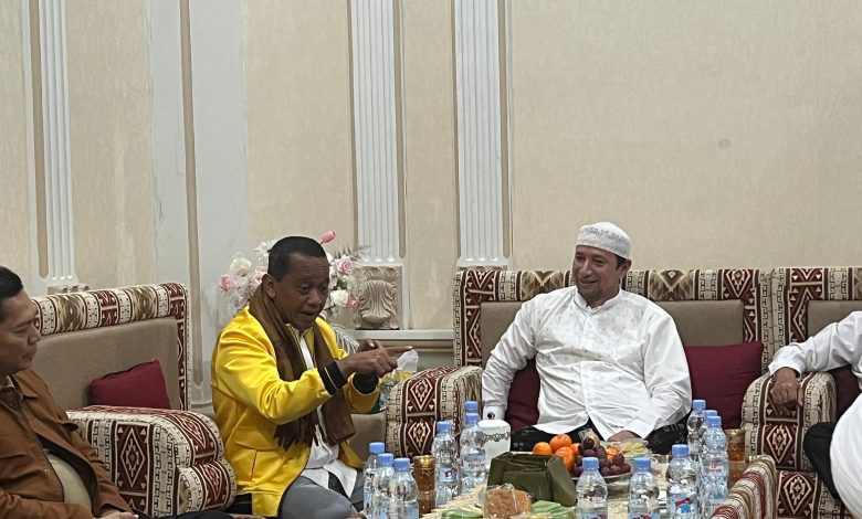 Bahlil Lahadalia bersilaturahmi dengan Ketua Utama Alkhairaat Habib Sayid Alwi bin Saggaf Aljufri di Palu.