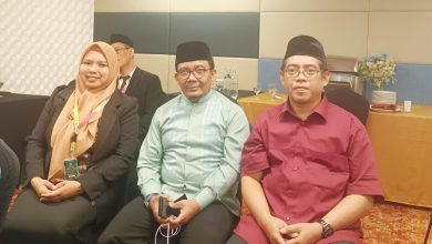 Ibu Nur Syamsah bersama Kepala Kemenag Tarakan H. Syopyan.