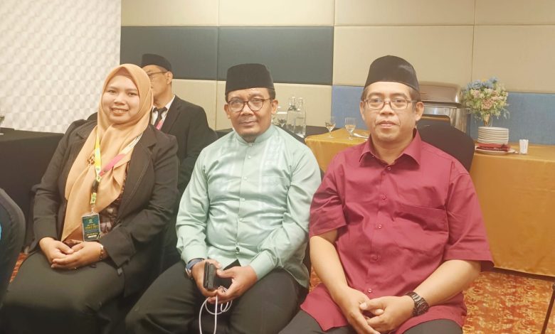 Ibu Nur Syamsah bersama Kepala Kemenag Tarakan H. Syopyan.