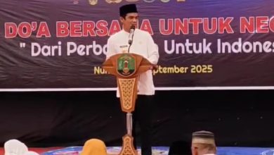 Bupati Nunukan H. Irwan Sabri memberikan sambutan di kegiatan Istighosah dan Doa Bersama untuk Negeri dari Perbatasan untuk Indonesia di Alun-Alun Kota Nunukan. Jumat (5/9/2025). (Foto: Tangkapan layar video Instagram Pemkab Nunukan)