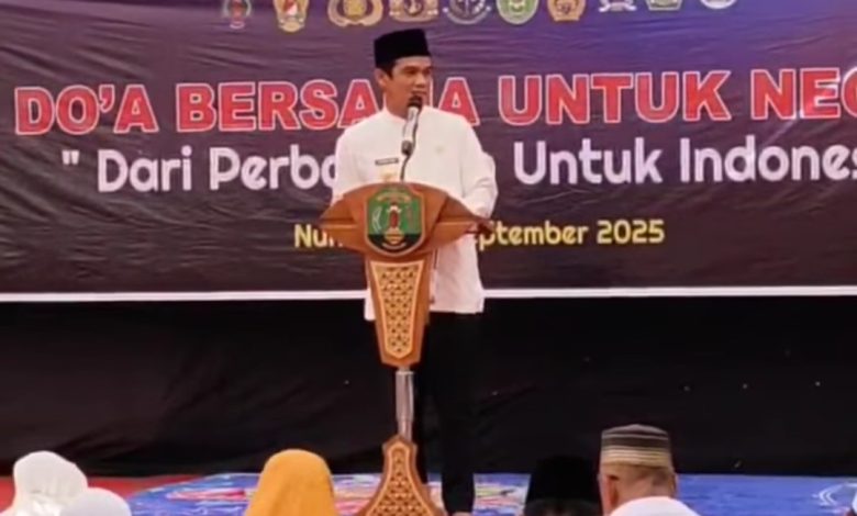 Bupati Nunukan H. Irwan Sabri memberikan sambutan di kegiatan Istighosah dan Doa Bersama untuk Negeri dari Perbatasan untuk Indonesia di Alun-Alun Kota Nunukan. Jumat (5/9/2025). (Foto: Tangkapan layar video Instagram Pemkab Nunukan)
