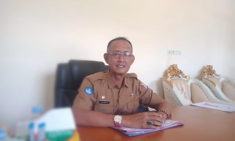 Kepala Dinas Pendidikan dan Kebudayaan (Disdikbud) Kabupaten Sigi, Anwar, S.Sos.saat dikonfirmasi diruang kerjanya, Senin (22/9/2025)