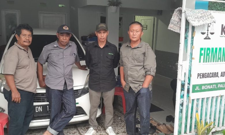 Warga Desa Sibualong, Kecamatan Balaesang, Kabupaten Donggala, Sulawesi Tengah menyambangi kantor Advokat Hukum (Dok: f.rls)