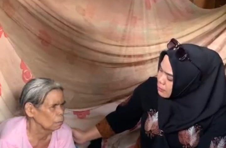 Irma Haflianty Yangka, S.T., bersama Ibu Buliti Tate (Foto: Dok Tim/Ihy)