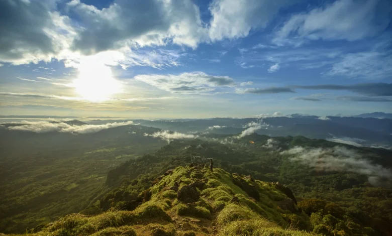 Menyusuri keindahan Pegunungan Bulusaraung. (Dok. Taman Nasional Bantimurung Bulusaraung)