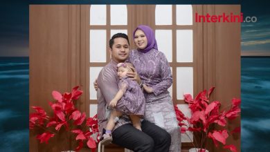 Khanza Ufaira Febrianti bersama suami dan anaknya. Peran keluarga dijalaninya seiring dengan kiprah di dunia akademik. (Foto: Dok. Kz.In.Is)