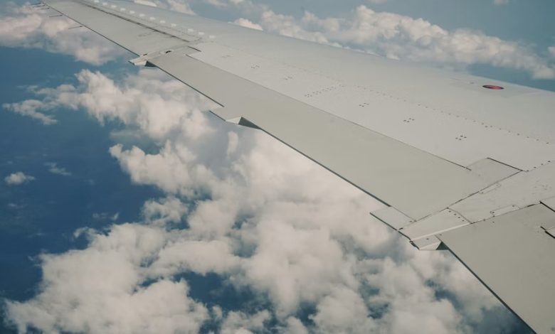 Ilustrasi sayap pesawat saat penerbangan. (Foto ilustrasi)