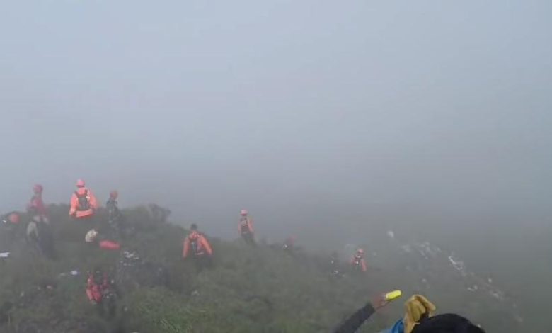 Badan Pesawat PK-THT Ditemukan di Pegunungan Bulusaraung, SAR Masih Berlangsung