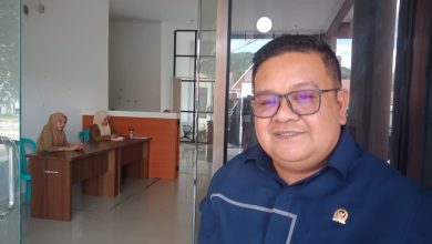 Ketua Komisi III DPRD Sigi, Herman Latabe, SH, saat memberikan keterangan terkait RDP pengawasan anggaran 2026. (Foto: a6/INTERKINI.CO)