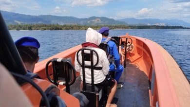 Tim SAR gabungan mengevakuasi nelayan Syamun yang sempat dilaporkan hilang di perairan Bantaya, Parigi Moutong, Sulawesi Tengah, setelah ditemukan selamat, Rabu, 21 Januari 2026.