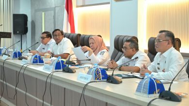 Wakil Gubernur Sulawesi Tengah, Reny A. Lamadjido, memimpin rapat koordinasi Command Center Berani Samporoa di Ruang Polibu, Rabu, 21 Januari 2025