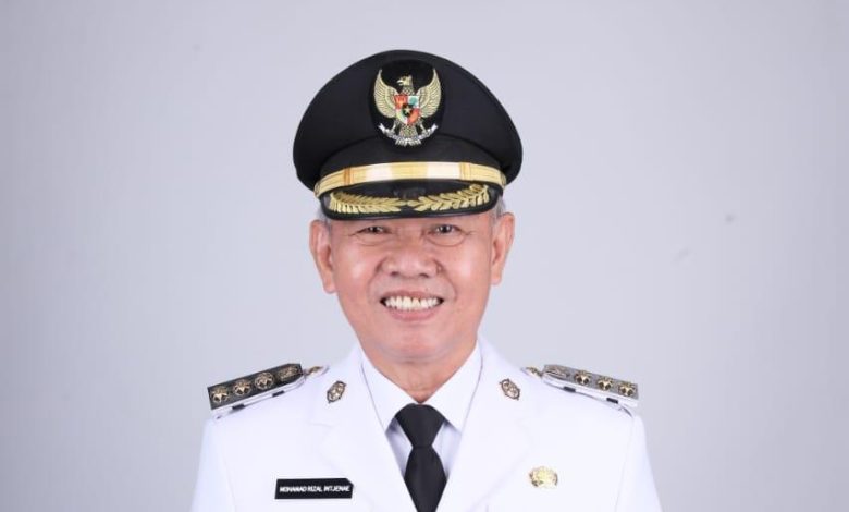 Bupati Sigi Mohamad Rizal Intjenae