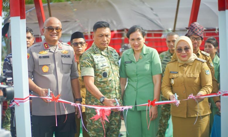 Pangdam XXIII/Palaka Wira, J. Binsar Parluhutan Sianipar, meresmikan Jembatan Garuda di Desa Bonda, Kecamatan Papalang, Kabupaten Mamuju, Sulawesi Barat, Senin, 9 Maret 2026.