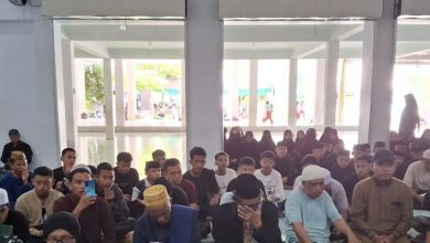 Setibanya di Palu, jemaah Gorontalo langsung berziarah di makam Habib Idrus bin Salim Aljufri sebagai bentuk penghormatan dan rindu. (Foto: ZH/INTERKINI.CO)