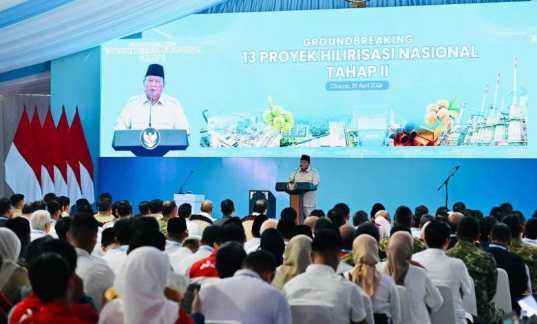 Presiden Prabowo Subianto saat groundbreaking proyek hilirisasi nasional tahap II di Refinery Unit IV Cilacap, Jawa Tengah, Rabu (29/4/2026). (BPMI Setpres)