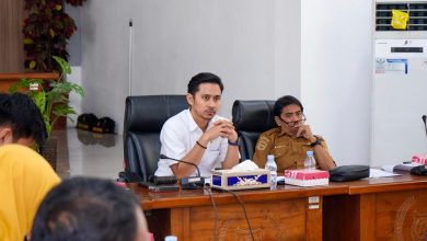 Wakil Ketua II DPRD Sigi, Ikra Ibrahim, memimpin rapat Badan Musyawarah (Banmus) di Aula Utama DPRD Sigi, Senin, 13 April 2026. (Foto: IK/Interkini.co)