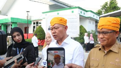 Bupati dan Wakil Bupati Sigi saat berada di Sentra Nipotowe, Desa Kalukubula, Kecamatan Sigi Biromaru, Kabupaten Sigi. (Foto: Sk/IN)