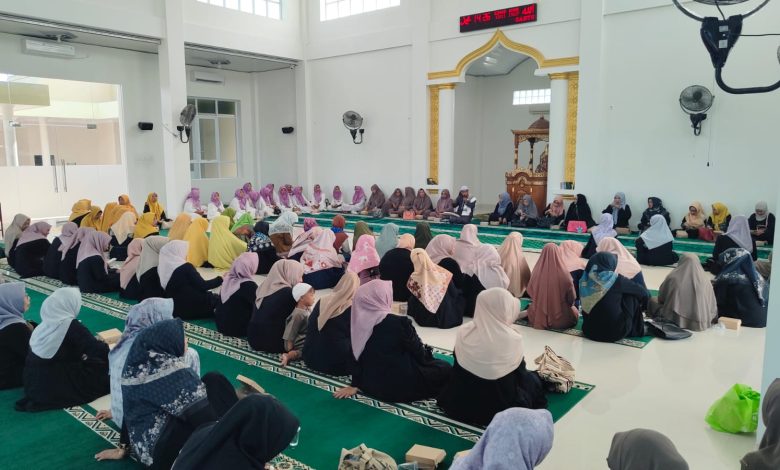 Suasana pengajian rutin Sholawat Ansor FKPT Kota Tarakan di Masjid Al Madaniyah 02, Juata Permai