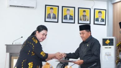 Rapat paripurna DPRD Kabupaten Sigi menetapkan rekomendasi LKPJ Tahun 2025 setelah pembahasan oleh Panitia Khusus II, Rabu (30/4/2026).