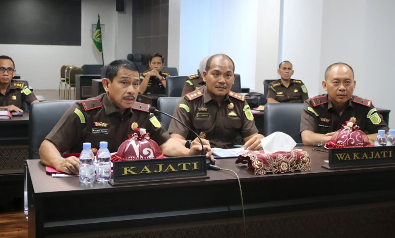 Kejati Sulteng memimpin ekspose penghentian penuntutan dua perkara Morowali dan Parigi Moutong melalui restorative justice.