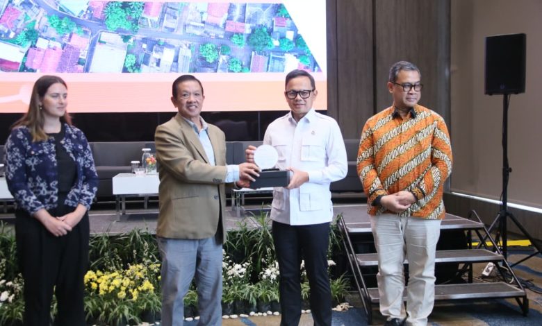 Wamendagri Bima Arya Sugiarto menghadiri Dialog Kebijakan Nasional dan Lokakarya SIRA di Grand Mercure Jakarta Kemayoran, Rabu (6/5/2026), membahas tantangan eksekusi kebijakan perubahan iklim di daerah.