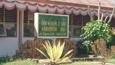 Tampak depan SMA Negeri 2 Sigi, Kabupaten Sigi, Selasa (12/5/2026). Sekolah ini menjadi perhatian publik usai dugaan pengeroyokan siswi, sementara keluarga berencana melapor ke Polres Sigi.