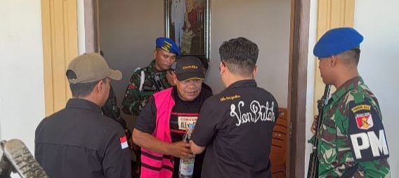 Tim Kejari Morowali Utara mengeksekusi eks Bupati Morowali Utara Moh Asrar Abd. Samad dalam kasus korupsi perjalanan dinas tahun anggaran 2021, Kamis (14/5/2026).