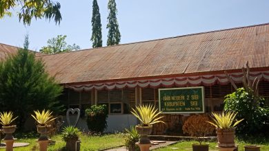 Tampak depan SMA Negeri 2 Sigi di Kabupaten Sigi. (Foto: a6/INTERKINI.CO)