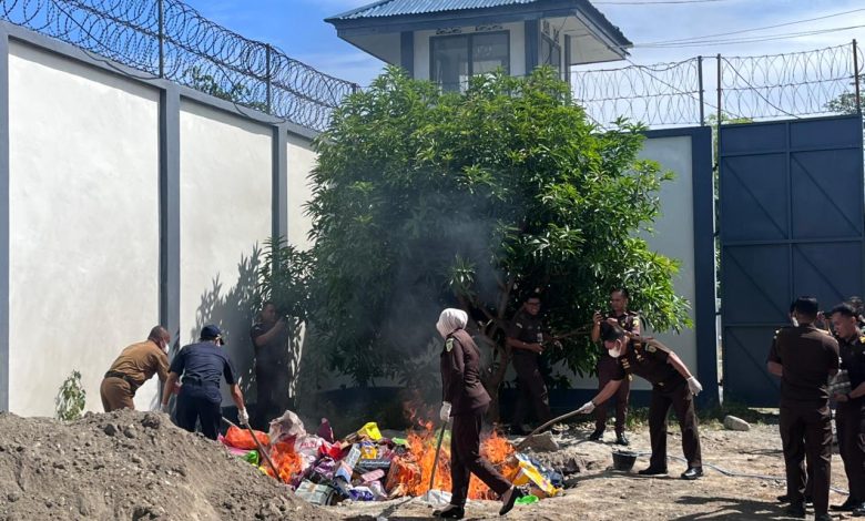 Kejaksaan Tinggi Sulawesi Tengah memusnahkan 3,2 juta batang rokok ilegal di Rupbasan Palu, hasil perkara kepabeanan dan cukai yang telah inkracht di Sulawesi Tengah.
