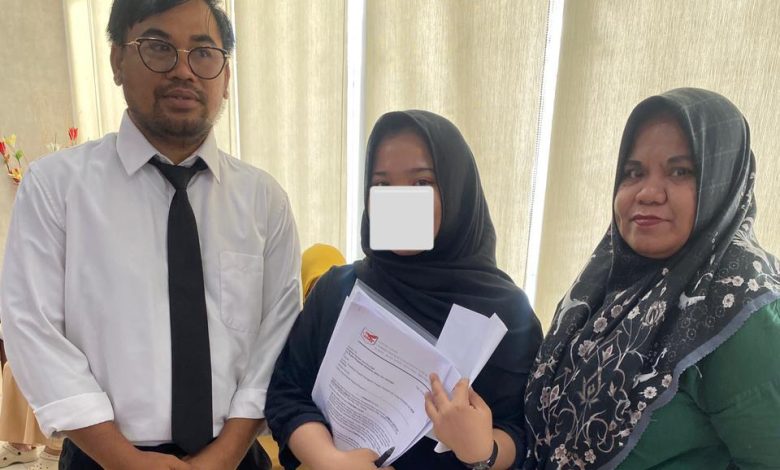 LBH-R melaporkan dugaan pelanggaran WOM Finance ke OJK di Kota Palu terkait penarikan dan lelang motor nasabah tanpa pemberitahuan resmi.
