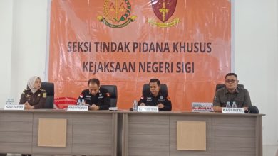 Kejaksaan Negeri Sigi menyatakan penyidikan perkara proyek pembangunan dan pengadaan olahan pakan di Dinas Peternakan dan Kesehatan Hewan Kabupaten Sigi saat ini masih berfokus pada dugaan pemerasan dalam jabatan dan gratifikasi.