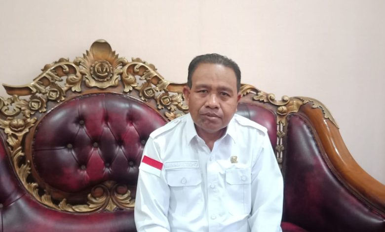 Ketua DPRD Kabupaten Sigi, Minhar Tjeho, turut angkat bicara terkait kasus dugaan penganiayaan terhadap seorang siswi di SMA Negeri 2 Sigi