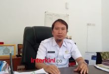Kepala Dinas Komunikasi dan Informatika Kabupaten Sigi, Samsir Z, memberikan keterangan terkait sistem satu pintu informasi dan upaya verifikasi data pascagempa di Kabupaten Sigi, Rabu (17/6/2026).