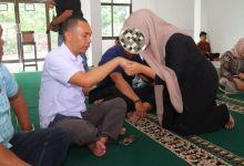 Tahanan perempuan asal Desa Walatana, Kecamatan Dolo Selatan, Kabupaten Sigi, menjalani prosesi akad nikah di Masjid Asmaul Husnah Polres Sigi, Kamis (4/6/2026), di tengah proses hukum yang sedang dijalani. (Foto: Humas Polres Sigi)