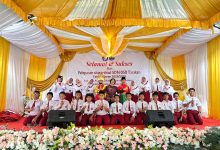 Perpisahan kelas VI SD Negeri 050 Tarakan tahun ajaran 2025–2026 di depan Gedung Kesenian SD 050, Rabu (10/2026),