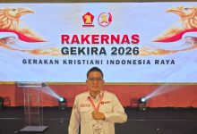 Ketua PD GEKIRA Sulawesi Tengah, Jemmy Langelo, berpose di sela Rakernas GEKIRA 2026. Kegiatan yang diikuti perwakilan pengurus dari berbagai provinsi ini menjadi wadah mempererat koordinasi dan menyelaraskan program organisasi dengan agenda pembangunan nasional.