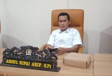 Anggota Komisi II DPRD Sigi Abdul Rifai Arif menyampaikan keterangan terkait pembahasan hibah tujuh aset tanah milik Pemkab Sigi dalam rapat gabungan DPRD, Senin (15/6/2026). Foto: a6/INTERKINI.CO