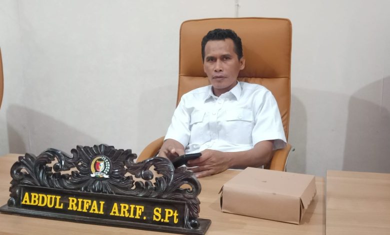 Anggota Komisi II DPRD Sigi Abdul Rifai Arif menyampaikan keterangan terkait pembahasan hibah tujuh aset tanah milik Pemkab Sigi dalam rapat gabungan DPRD, Senin (15/6/2026). Foto: a6/INTERKINI.CO
