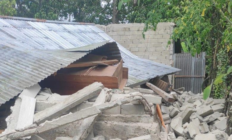 Kondisi bangunan yang mengalami kerusakan akibat gempa Magnitudo 6,7 di wilayah Kecamatan Nokilalaki, Kabupaten Sigi, Selasa (16/6/2026). Pendataan dampak dan tingkat kerusakan masih dilakukan oleh pihak terkait. Foto: GW/TRK.