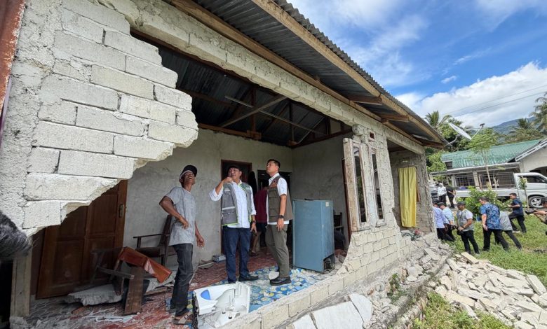 Direktur Penanganan Darurat Wilayah I BNPB Agus Riyanto bersama BPBD dan instansi terkait melakukan koordinasi penanganan dampak gempa di Desa Kamaroa, Kecamatan Nokilalaki, Kabupaten Sigi, Sulawesi Tengah, Rabu (17/6/2026). Foto: BNPB