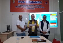 Bupati Sigi Mohamad Rizal Intjenae menyampaikan perkembangan penanganan darurat gempa dari Pusdalops BPBD Kabupaten Sigi, Senin (22/6/2026).